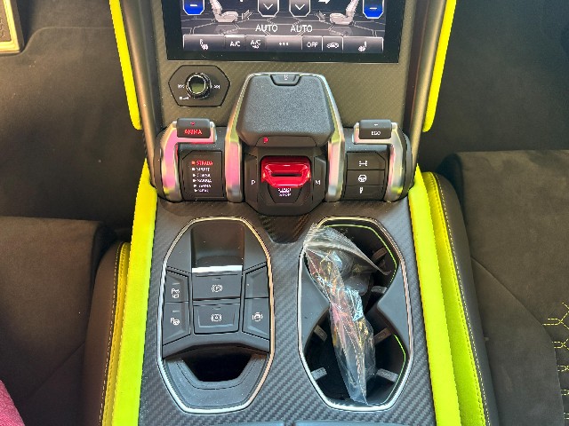 LAMBORGHINI URUS 2022 Image 48