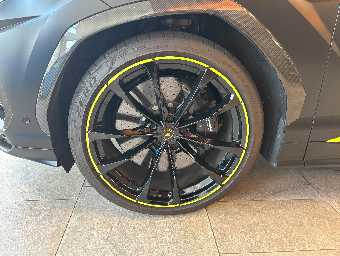 LAMBORGHINI URUS 2022 Image 9