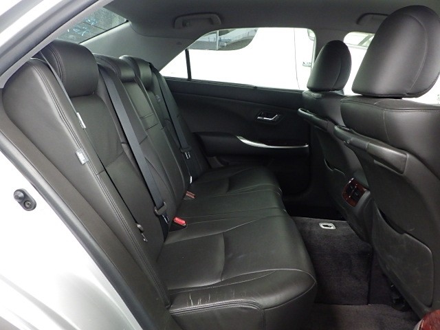 TOYOTA CROWN HYBRID 2012 Image 28