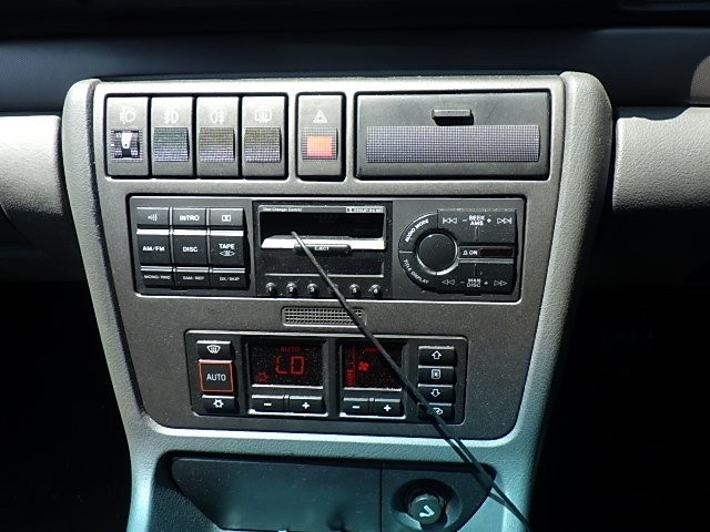 AUDI A4 1999 Image 19