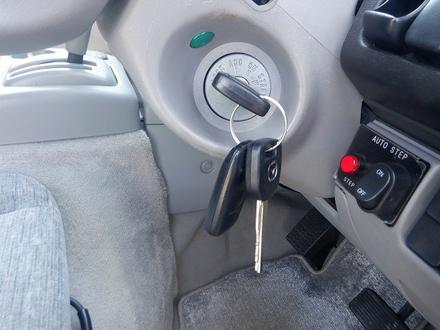 MAZDA BONGO FRIENDEE 2004 Image 27