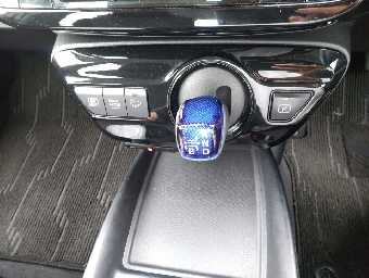 TOYOTA PRIUS 2019 Image 11