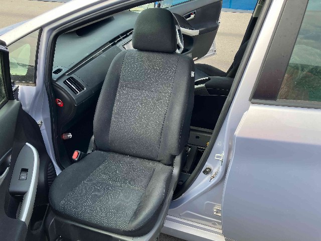 TOYOTA PRIUS 2013 Image 28