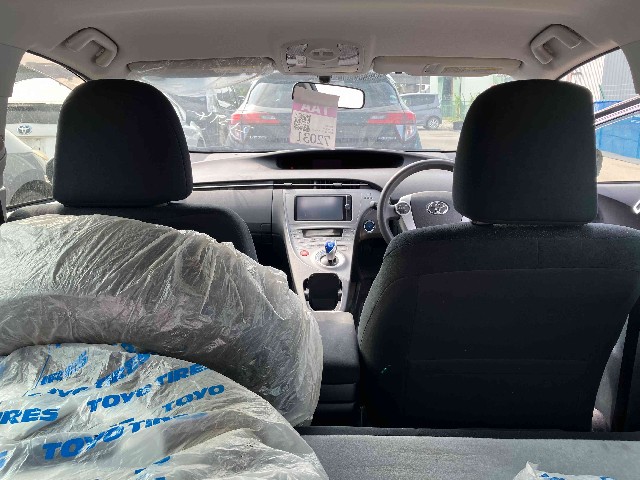 TOYOTA PRIUS 2013 Image 30