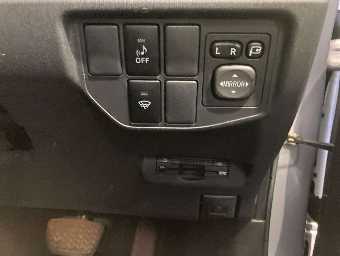 TOYOTA PRIUS 2013 Image 6