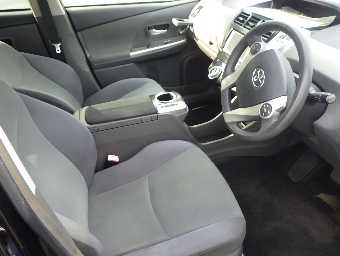 TOYOTA PRIUS ALPHA 2014 Image 9