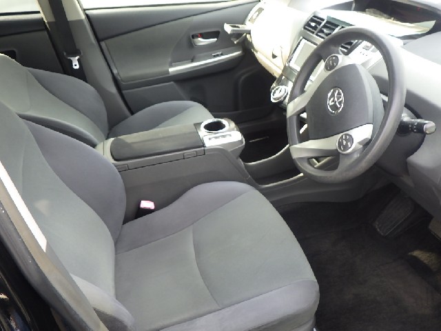 TOYOTA PRIUS ALPHA 2014 Image 20