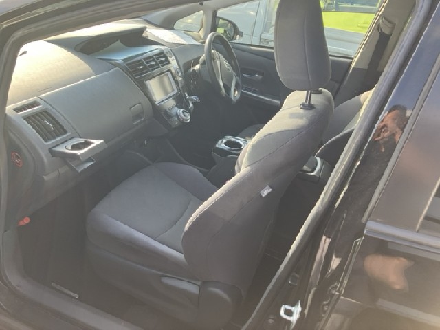 TOYOTA PRIUS ALPHA 2014 Image 21