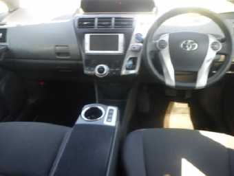 TOYOTA PRIUS ALPHA 2014 Image 5