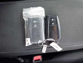 TOYOTA PRIUS 2018 Image 8