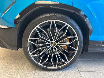 LAMBORGHINI URUS 2025 Image 11
