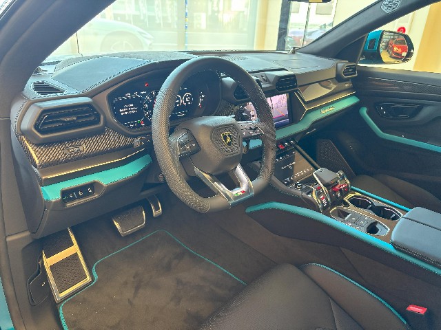 LAMBORGHINI URUS 2025 Image 21