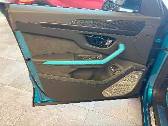 LAMBORGHINI URUS 2025 Image 18