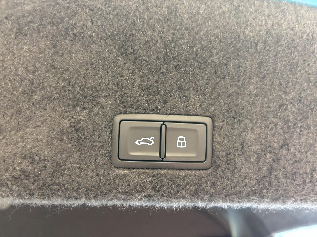 LAMBORGHINI URUS 2025 Image 28