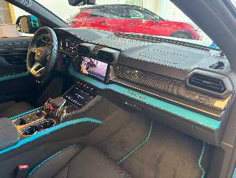 LAMBORGHINI URUS 2025 Image 23