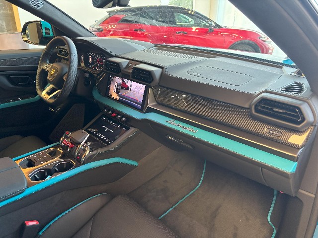 LAMBORGHINI URUS 2025 Image 29