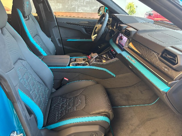 LAMBORGHINI URUS 2025 Image 30