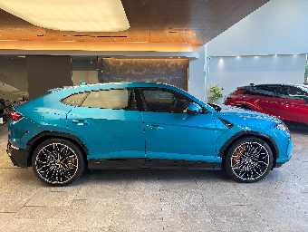 LAMBORGHINI URUS 2025 Image 4