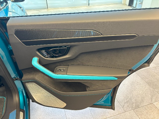 LAMBORGHINI URUS 2025 Image 34