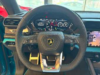 LAMBORGHINI URUS 2025 Image 30