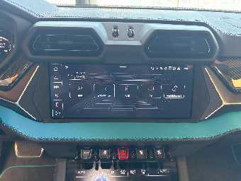 LAMBORGHINI URUS 2025 Image 36