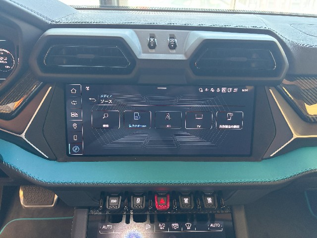 LAMBORGHINI URUS 2025 Image 42