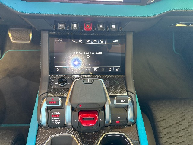 LAMBORGHINI URUS 2025 Image 44