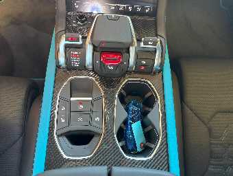 LAMBORGHINI URUS 2025 Image 39