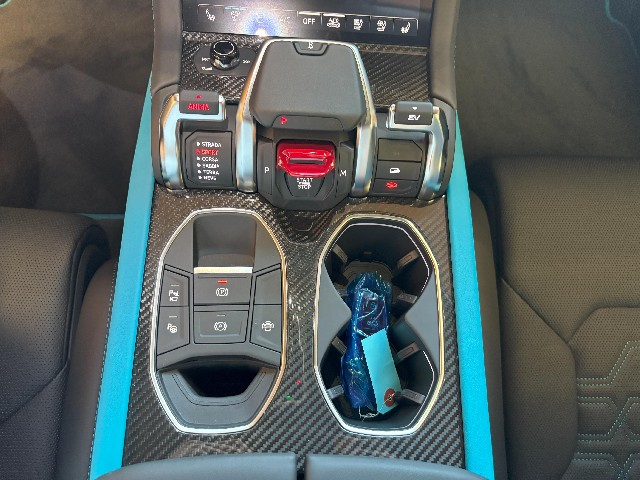 LAMBORGHINI URUS 2025 Image 45