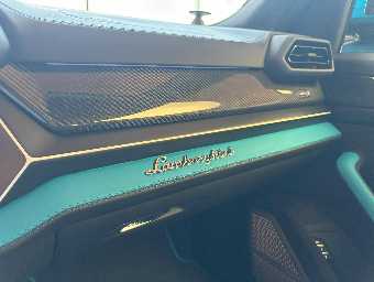 LAMBORGHINI URUS 2025 Image 40