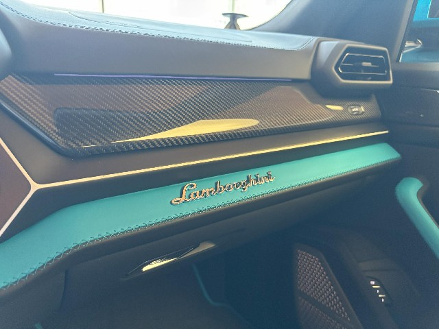 LAMBORGHINI URUS 2025 Image 46