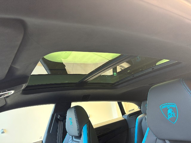 LAMBORGHINI URUS 2025 Image 49