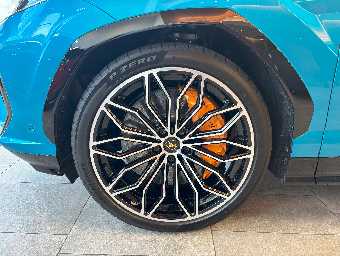 LAMBORGHINI URUS 2025 Image 9