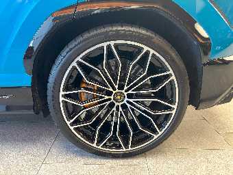 LAMBORGHINI URUS 2025 Image 10