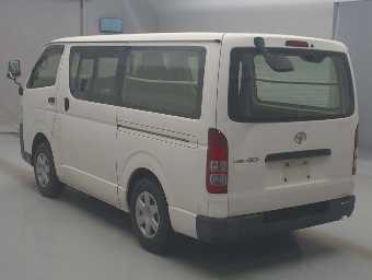 TOYOTA REGIUSACE 2017 Image 4