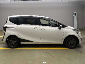 TOYOTA SIENTA 2017 Image 6