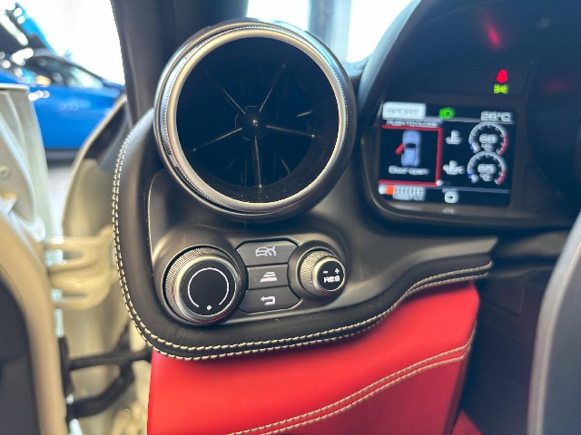 FERRARI GTC4 LUSSO 2020 Image 36