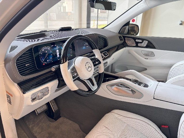 MERCEDES MAYBACH GLS 2023 Image 21