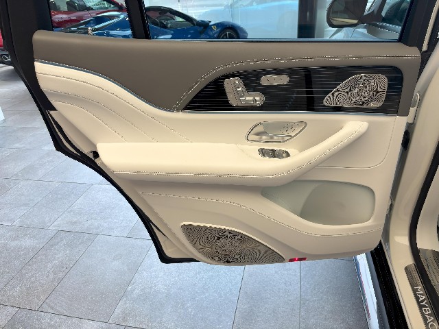 MERCEDES MAYBACH GLS 2023 Image 28