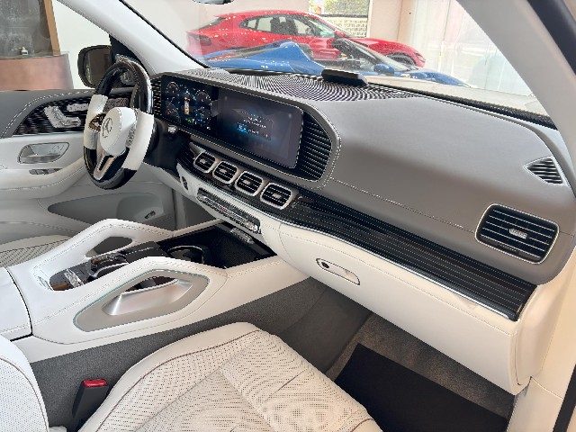 MERCEDES MAYBACH GLS 2023 Image 29