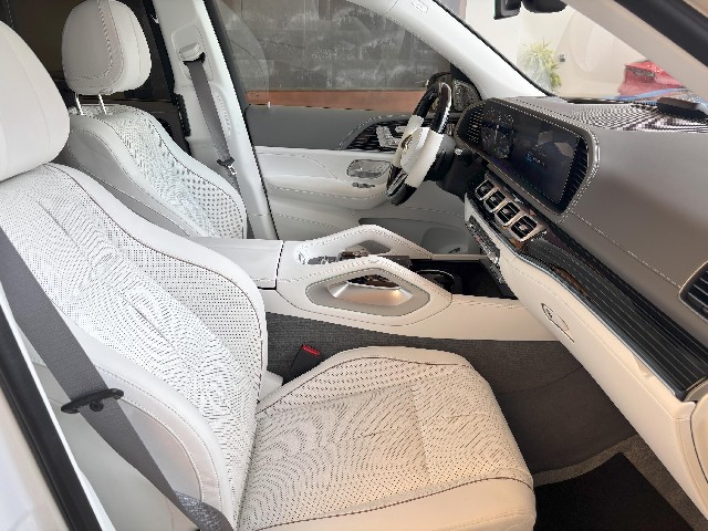 MERCEDES MAYBACH GLS 2023 Image 30