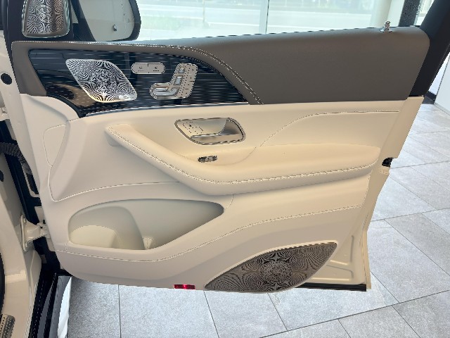 MERCEDES MAYBACH GLS 2023 Image 32