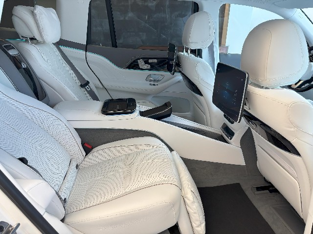 MERCEDES MAYBACH GLS 2023 Image 34