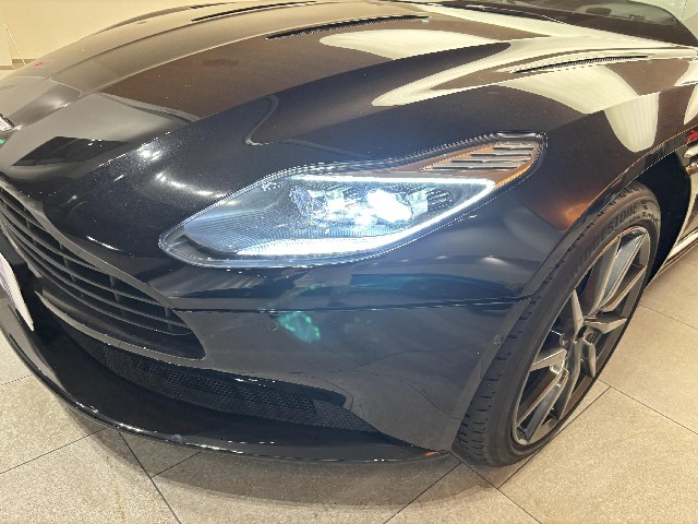 ASTON MARTIN DB11 2018 Image 19