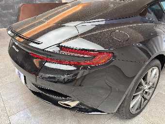 ASTON MARTIN DB11 2018 Image 14