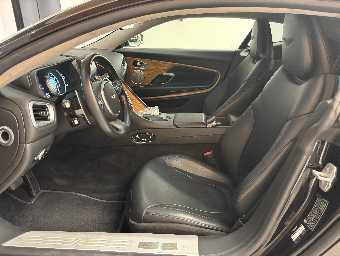 ASTON MARTIN DB11 2018 Image 16