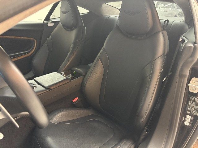 ASTON MARTIN DB11 2018 Image 23