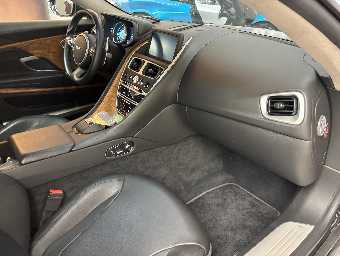 ASTON MARTIN DB11 2018 Image 20