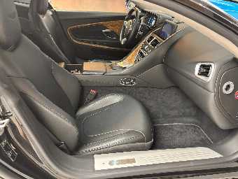 ASTON MARTIN DB11 2018 Image 21