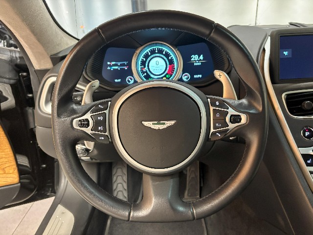 ASTON MARTIN DB11 2018 Image 33